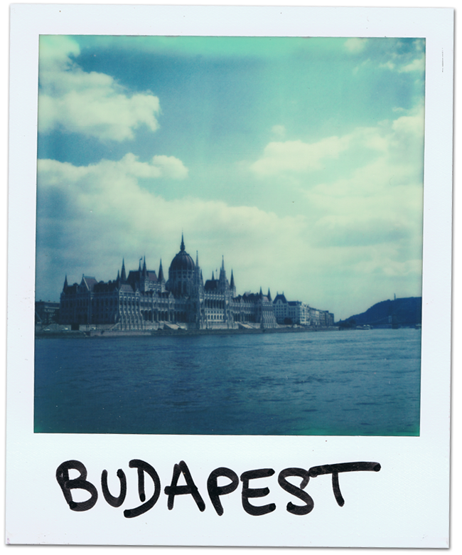 Le parlement de Hongrie face au Danube - Országház - Budapest