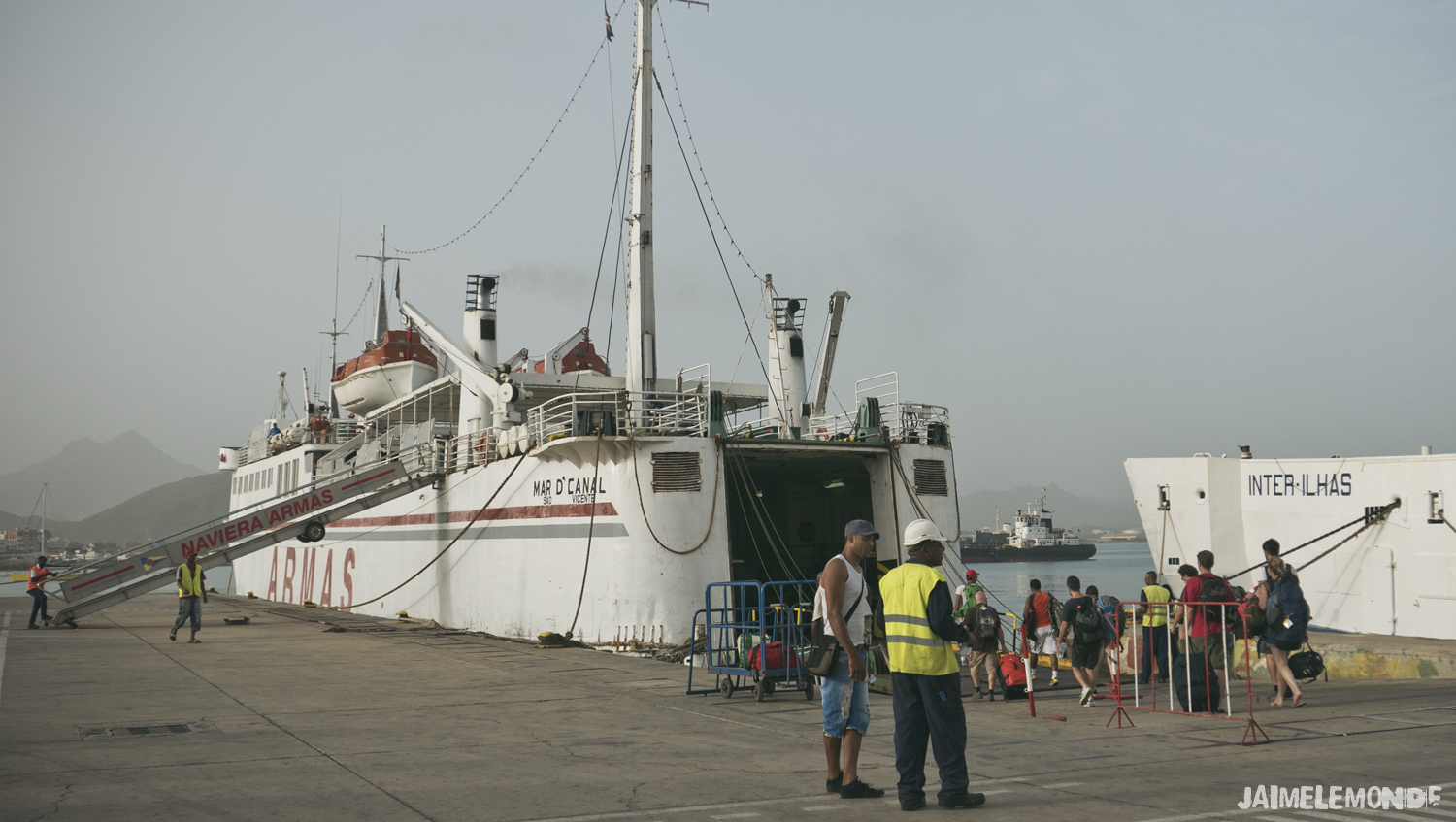 Cap Vert - Jour 2 - 2 - Arrivée au bateau pour le trajet São Vicente vers Santo Antão- ©jaimelemonde - Voyage Nomade Aventure