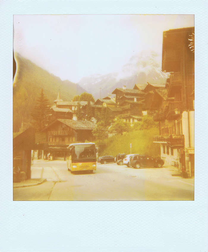 Grimentz - Valais - Suisse - Polaroid - Use it before 08-09 - ©jaimelemonde - 2016 (10)