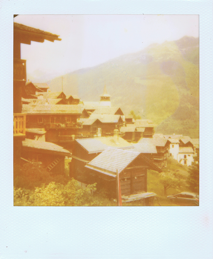 Grimentz - Valais - Suisse - Polaroid - Use it before 08-09 - ©jaimelemonde - 2016 (3)