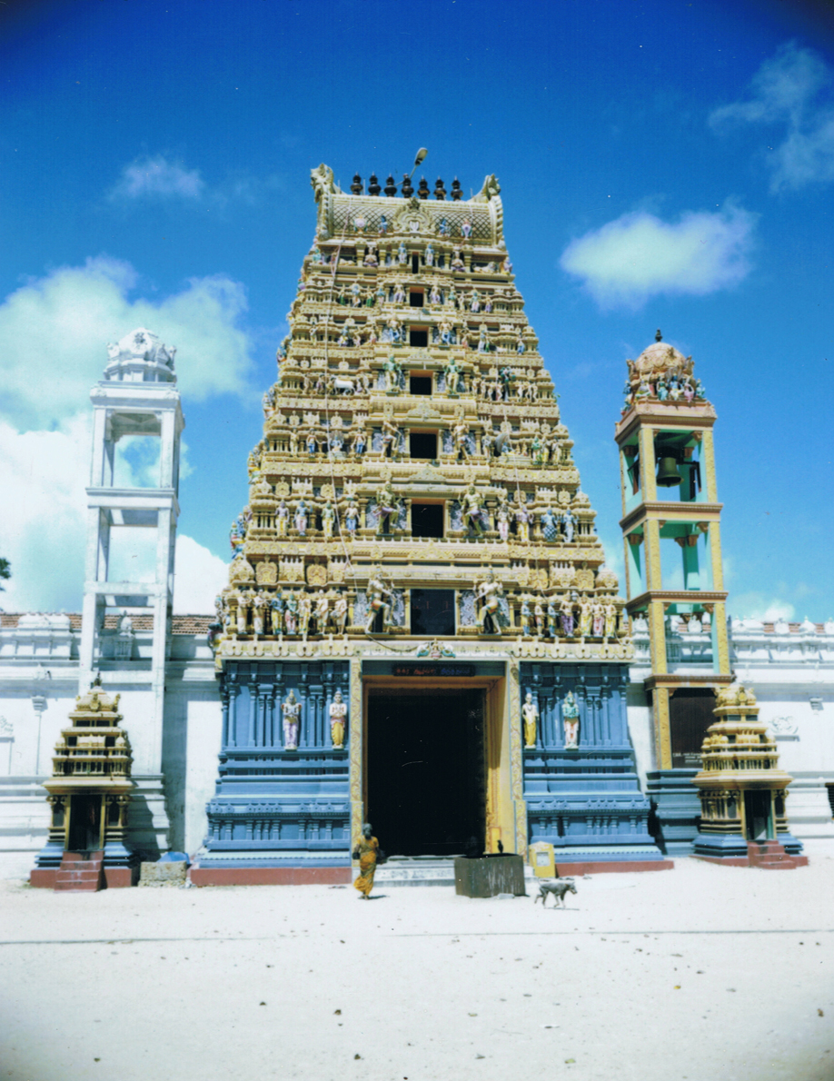 Sri Lanka - Mamiya Universal & dos Polaroid - Film Fuji FP100C - ©jaimelemonde.fr - Jaffna - Temple hindou