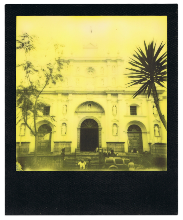 Antigua - Guatemala - Impossible black & yellow - ©jaimelemonde - 1