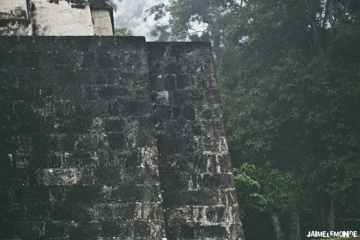 Détails d'une pyramide maya - Tikal - Guatemala - ©jaimelemonde
