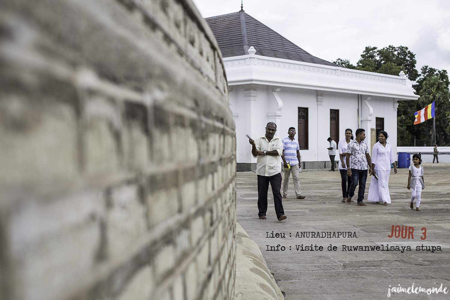 Voyage Sri Lanka - Itinéraire Jour 3 - 5 Anuradhapura - Visite du stupa Ruwanwelisaya - ©jaimelemonde
